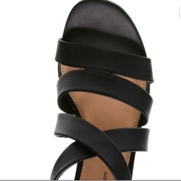 Time And Tru 8 WIDE Black Strappy Women's Sandals - New - Picture 4 of 5